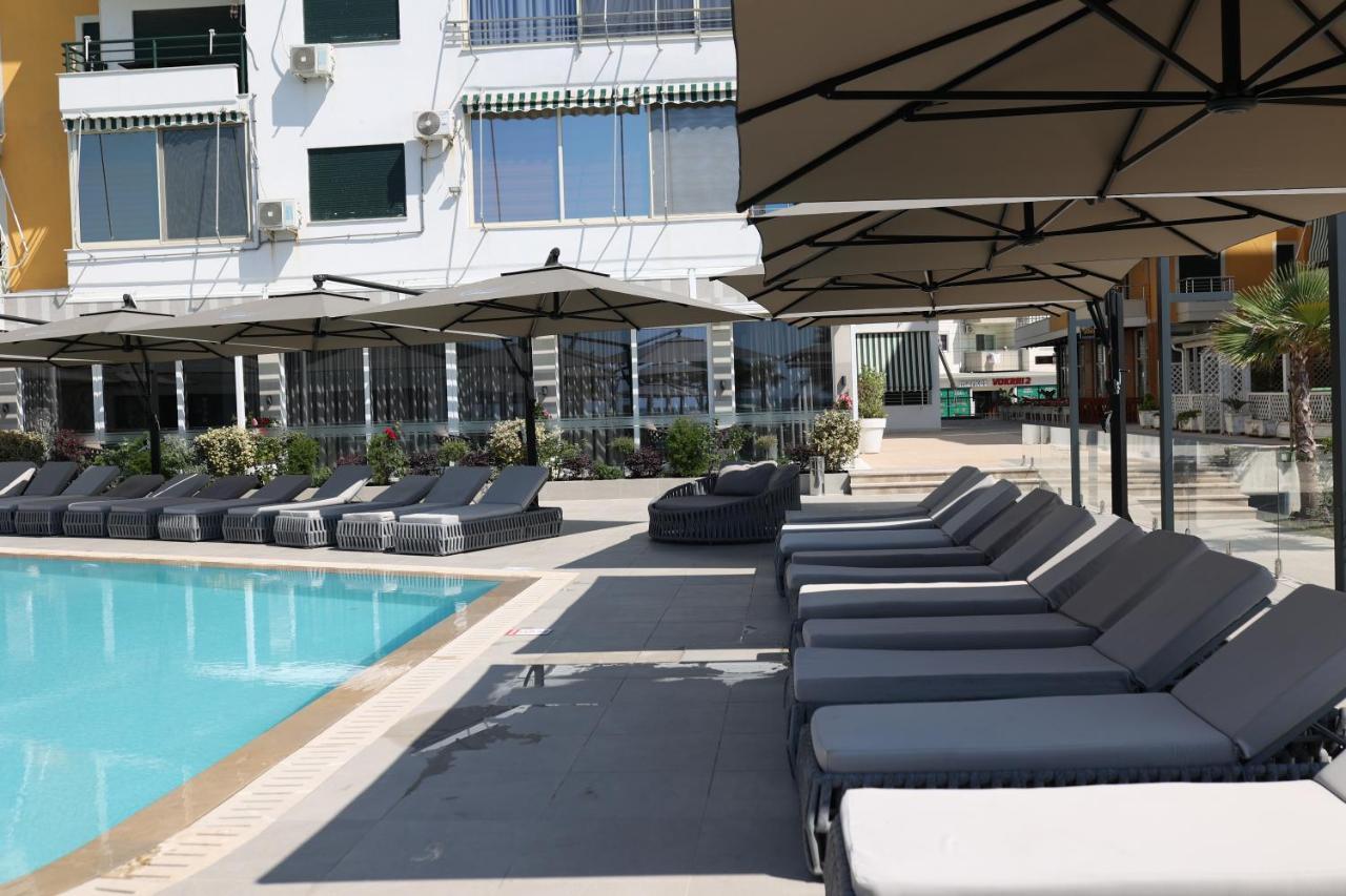 Comfort Suites Golem  Kültér fotó