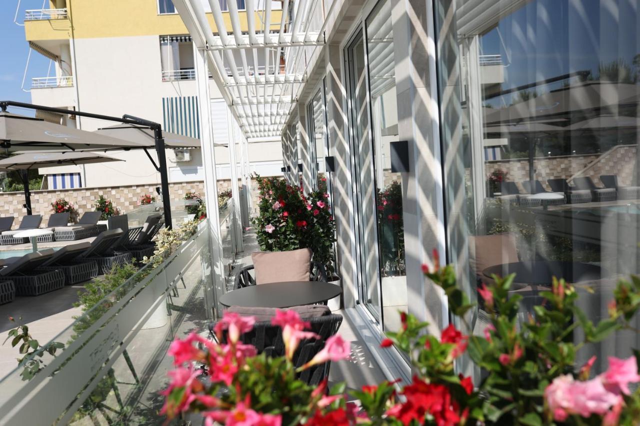 Comfort Suites Golem  Kültér fotó