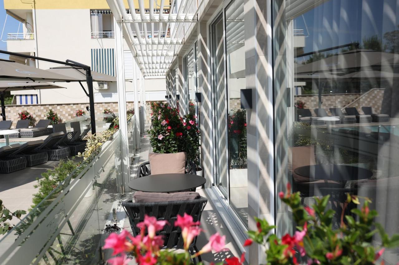 Comfort Suites Golem  Kültér fotó