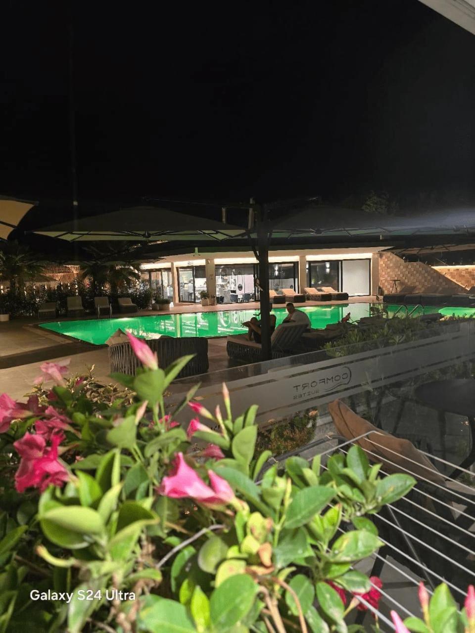 Comfort Suites Golem  Kültér fotó